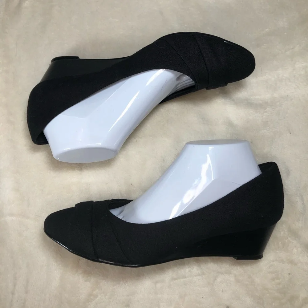 Kelly & Katie Classic Black Wedges Sz 10